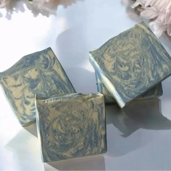Artisan Soap with Goat Milk and Shea Butter - Blue and Cream - Picture 4 of 5